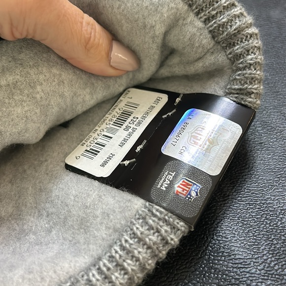 NFL JETS men’s cuffed knit hat with pom pom knit runner - Picture 3 of 4